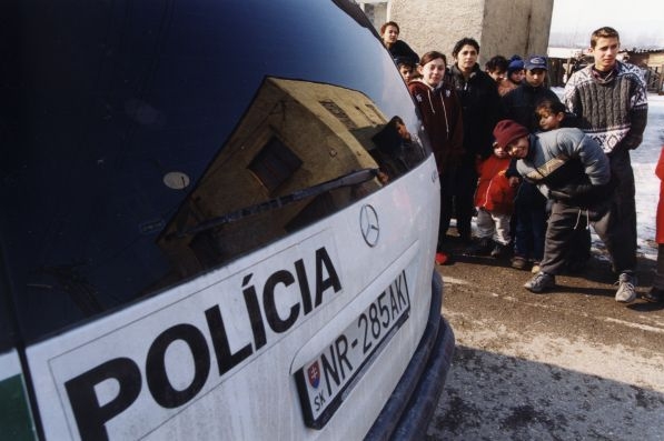 Slovenští policisté ponižovali lidskou důstojnost dětí.